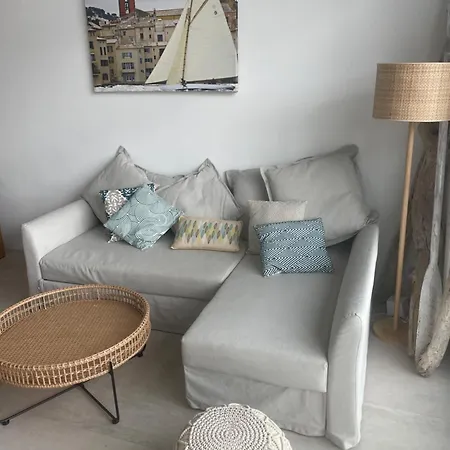 Apartment Port *