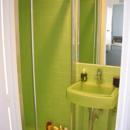 Port Apartment *