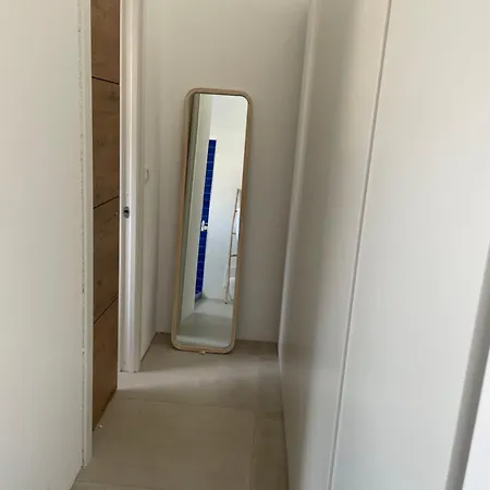 格里莫港公寓 *
