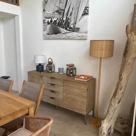 Apartment Port